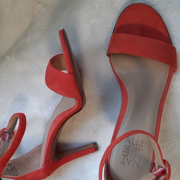 New-Naturalizer Kinsley Suede Heel Size 7 - Picture 9 of 11